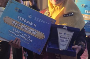 Kepala SMA Negeri 1 Baso Raih Terbaik 2 pada Apresiasi GTK Sumatera Barat 2025